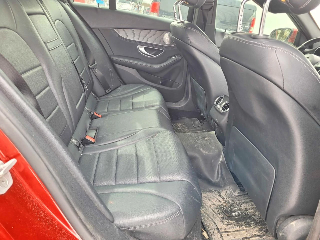 Mercedes-Benz C 300 Luxury 4MATIC, снимка 6 - Автомобили и джипове - 54175396