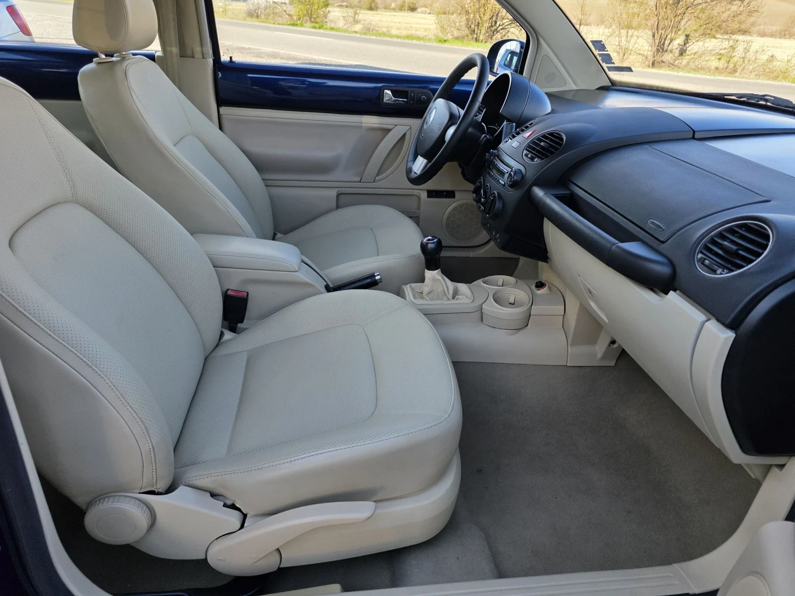 VW New beetle Feis 1.6i 102k.s., снимка 14 - Автомобили и джипове - 54212769