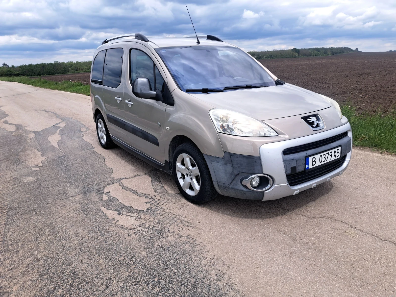 Peugeot Partner 1.6HDI, снимка 3 - Автомобили и джипове - 54622699