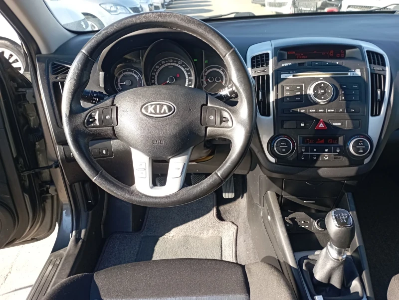 Kia Ceed 1.4 бензин, снимка 10 - Автомобили и джипове - 48152195