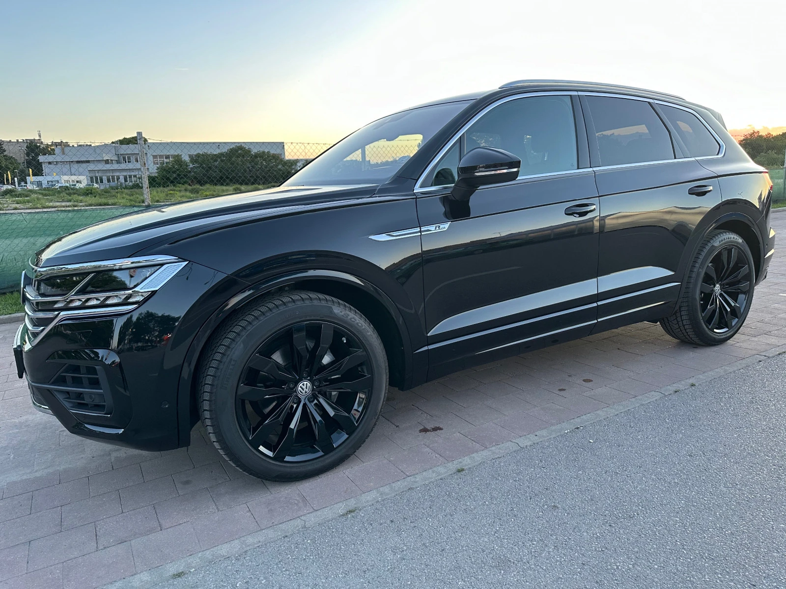 VW Touareg 3.0TDI, R-Line, чисто нов - изображение 6