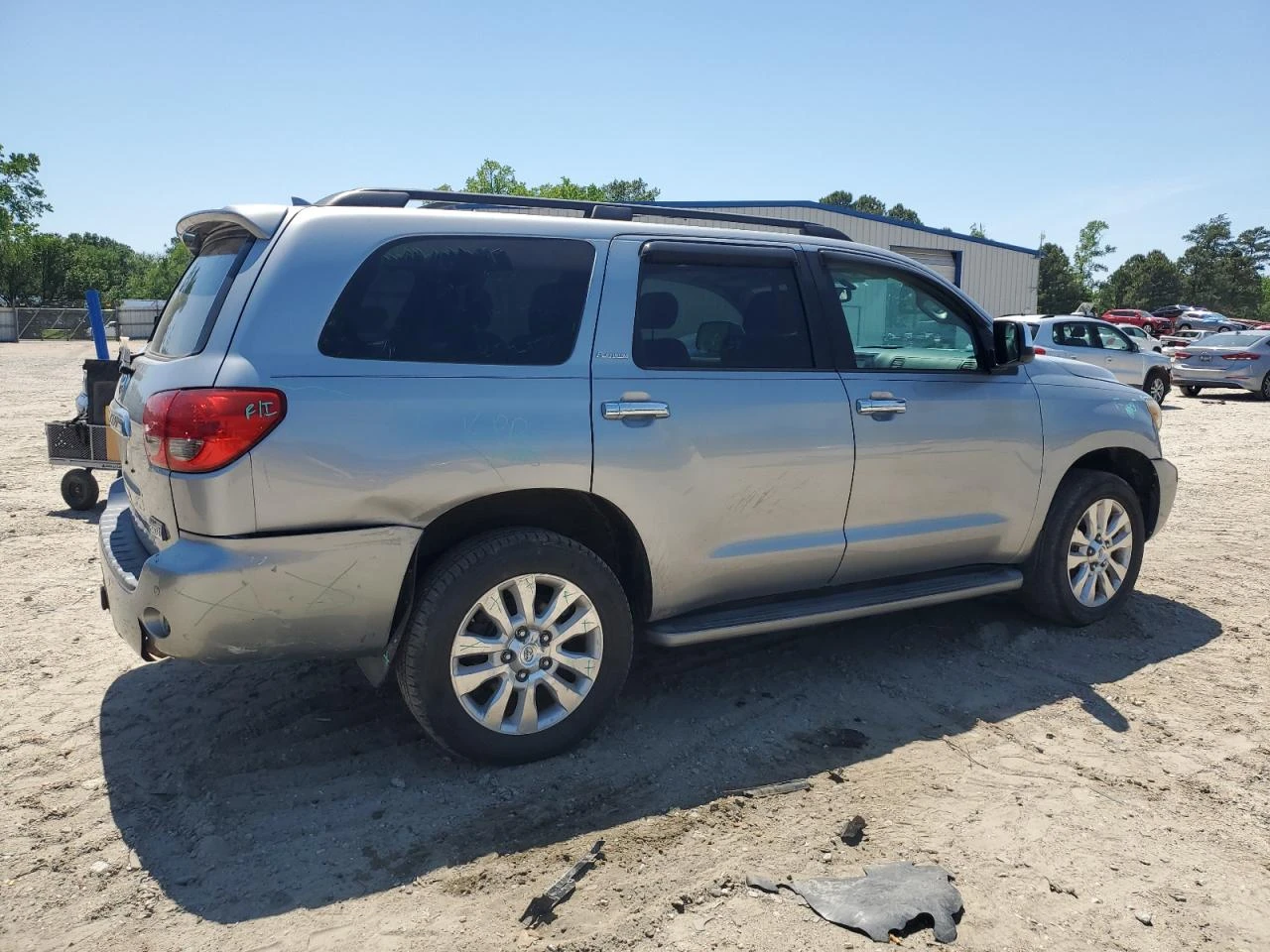 Toyota Sequoia PLATINUM 4X4 - изображение 3