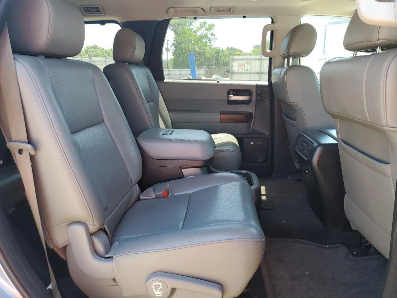 Toyota Sequoia PLATINUM 4X4 - изображение 10