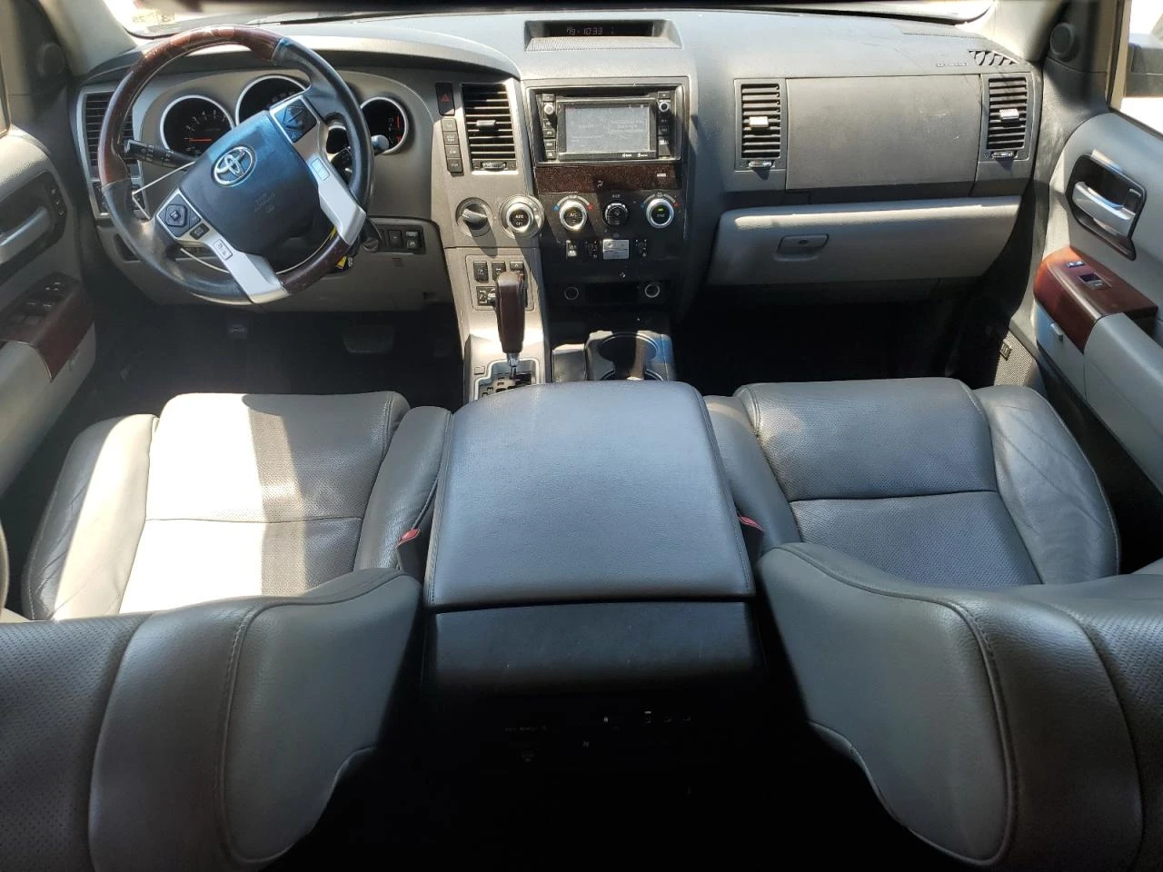 Toyota Sequoia PLATINUM 4X4 - изображение 7