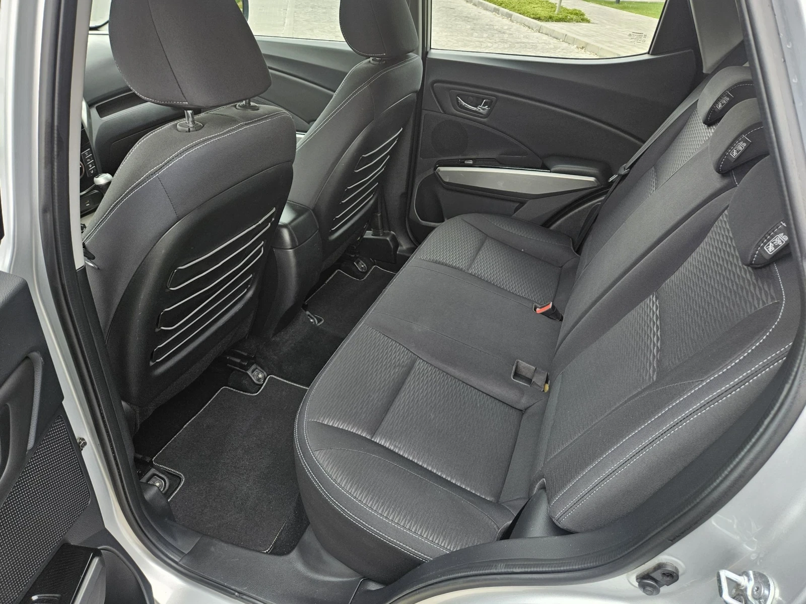 SsangYong Tivoli 1.6i SWISS EDITION  - изображение 10