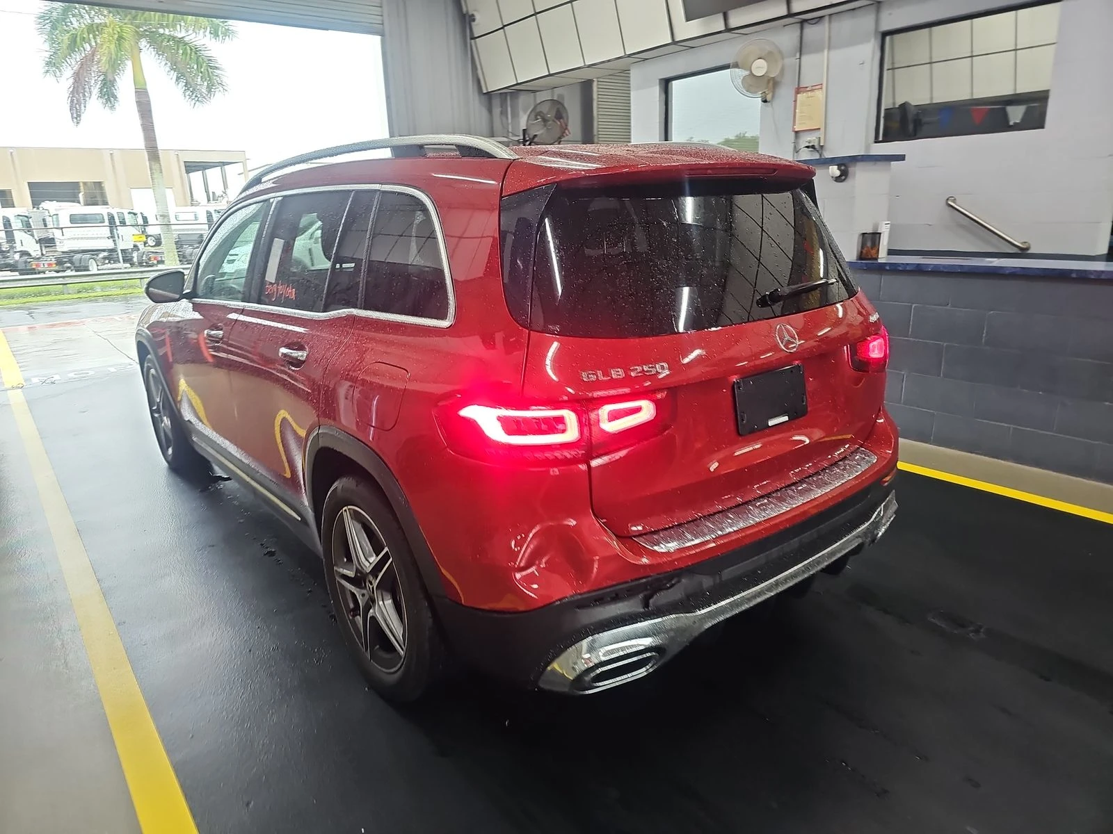 Mercedes-Benz GLB 250* 4MATIC* AMG-PACK* KEYLESS* ПОДГРЕВИ* BURMESTE - изображение 4
