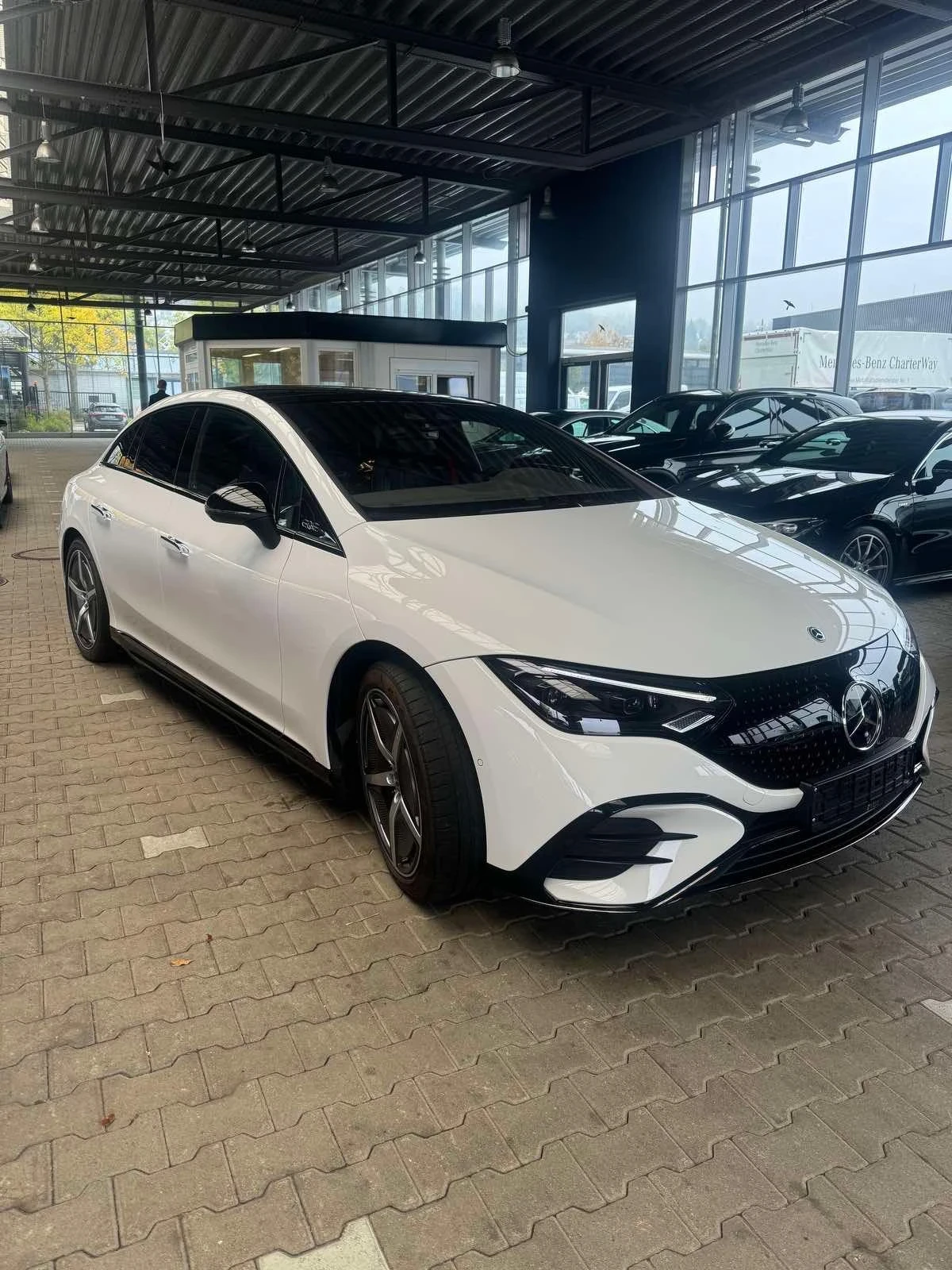 Mercedes-Benz EQE 500* 4MATIC* AMG* HYPER* PANO* BURMESTER - изображение 2