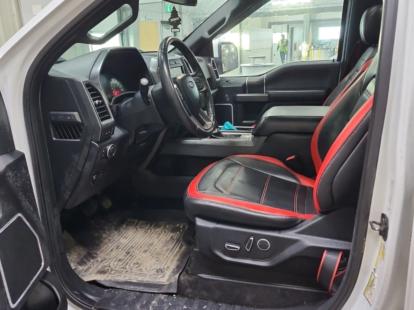 Ford F150 LARIAT CREW CAB SHORT BED* B&O* Обдух* Подгрев - изображение 6