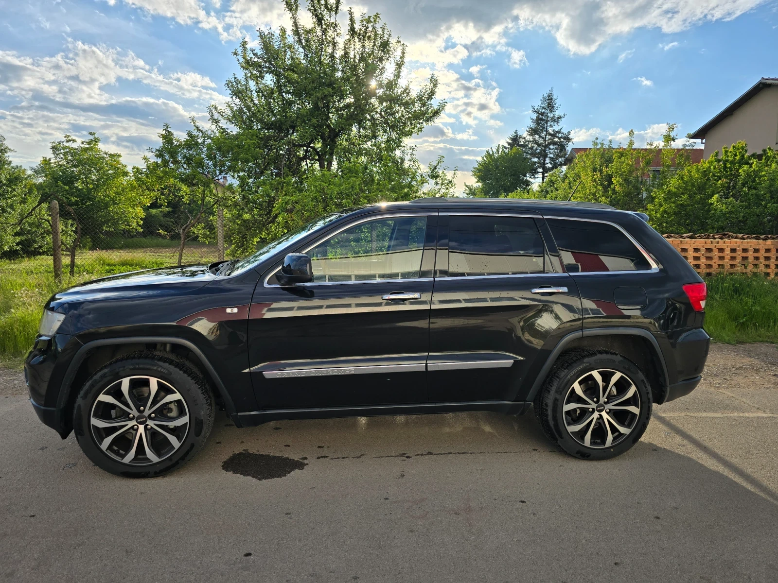 Jeep Grand cherokee 3.6 БЕНЗИНОВ OVERLAND, снимка 2 - Автомобили и джипове - 54571698