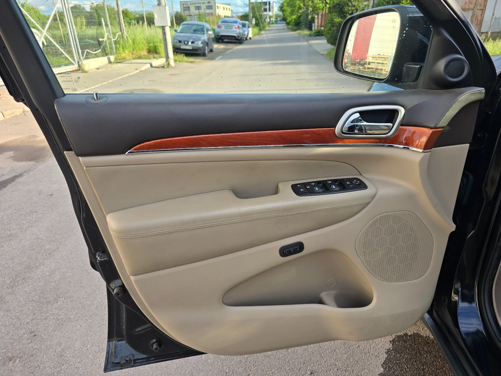 Jeep Grand cherokee 3.6 БЕНЗИНОВ OVERLAND, снимка 10 - Автомобили и джипове - 54571698