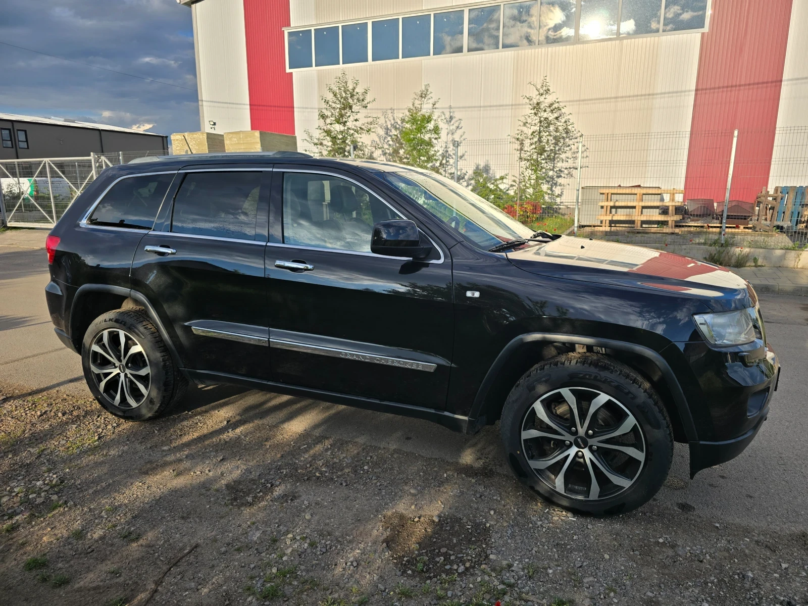 Jeep Grand cherokee 3.6 БЕНЗИНОВ OVERLAND, снимка 6 - Автомобили и джипове - 54571698