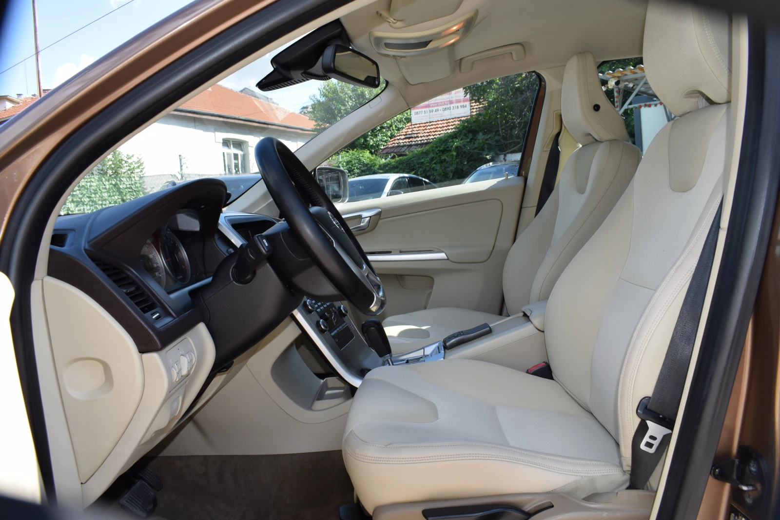 Volvo XC60 2.4/D5/205 коня/ Швейцария/Кожа/Нави/Автомат, снимка 7 - Автомобили и джипове - 55287482
