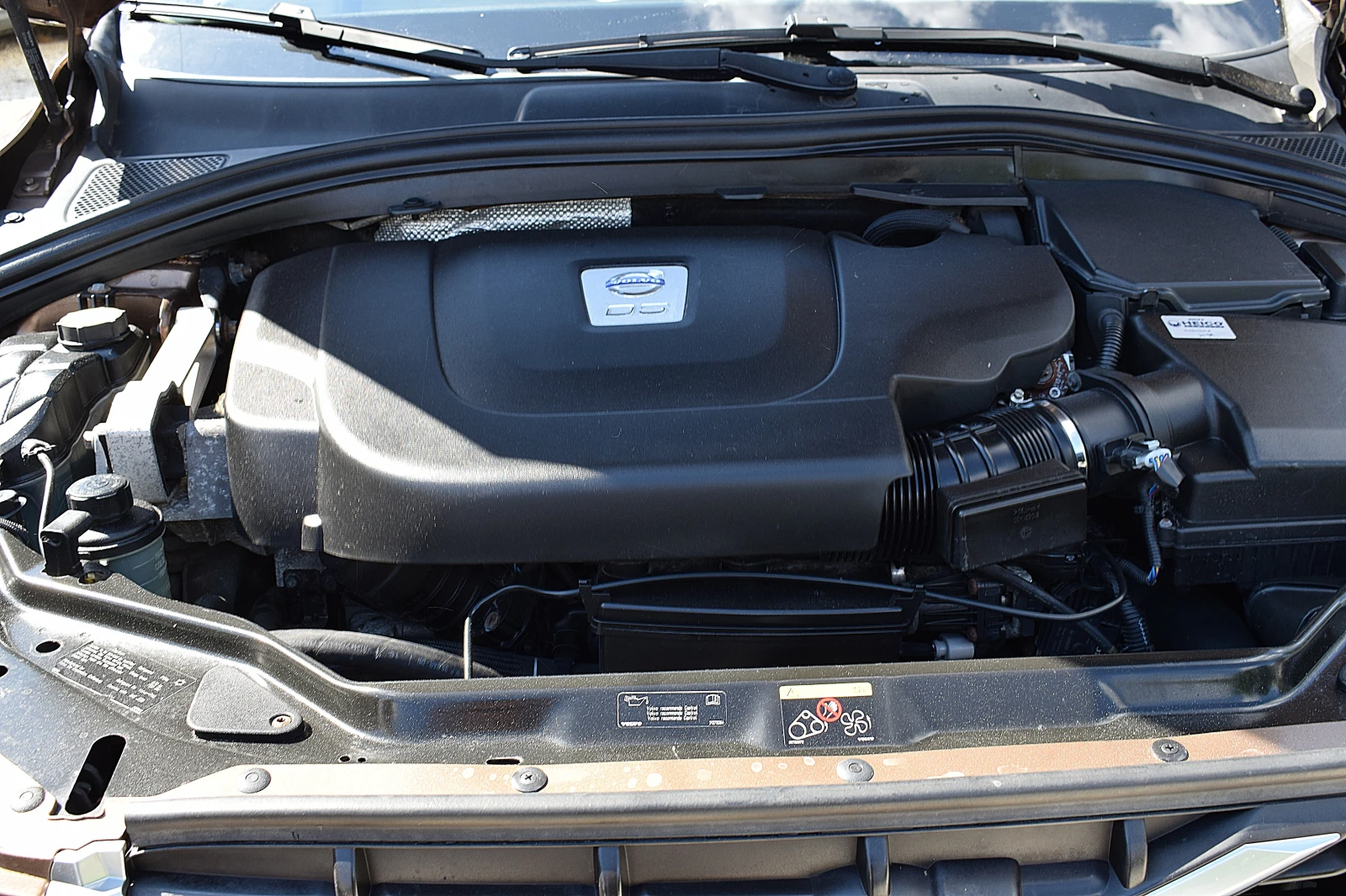 Volvo XC60 2.4/D5/205 коня/ Швейцария/Кожа/Нави/Автомат, снимка 15 - Автомобили и джипове - 55287482