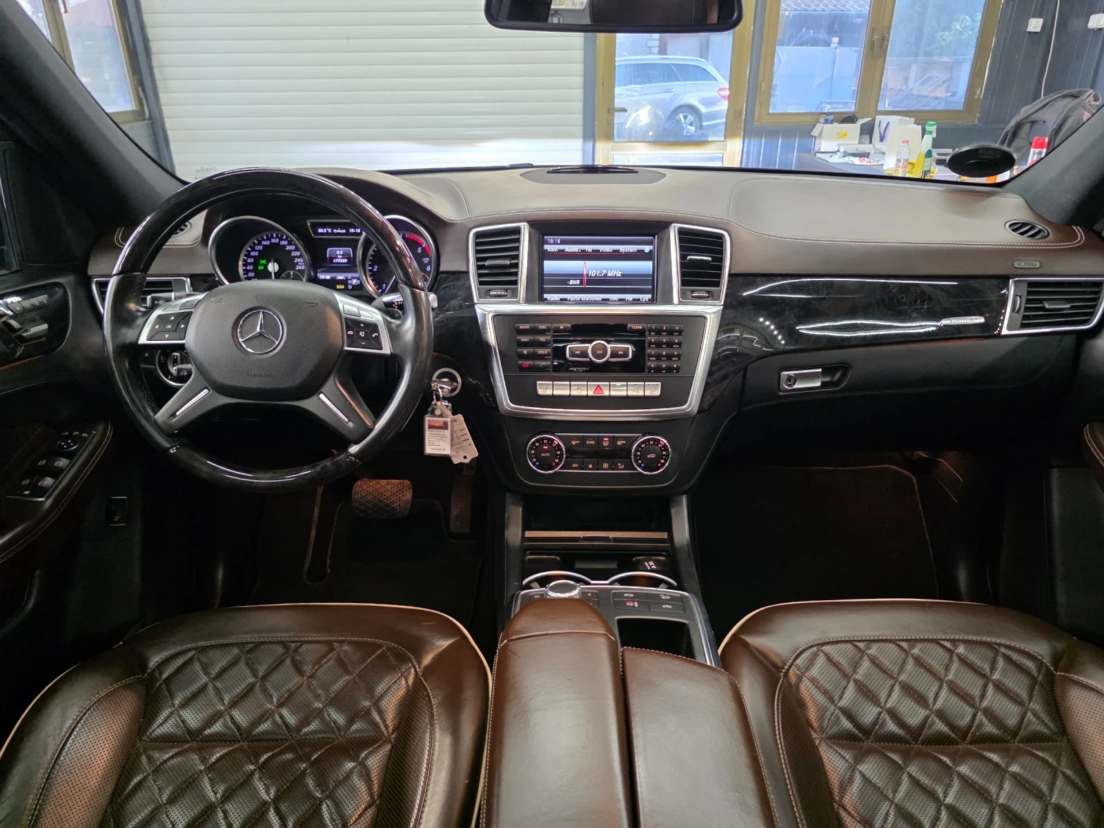 Mercedes-Benz ML 350 AMG DESIGNO, снимка 5 - Автомобили и джипове - 55424475