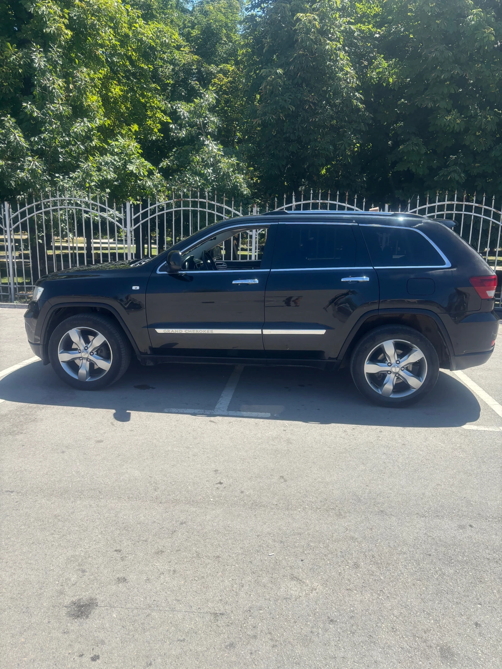 Jeep Grand cherokee Overland  гаранция 50000km, снимка 2 - Автомобили и джипове - 55510161