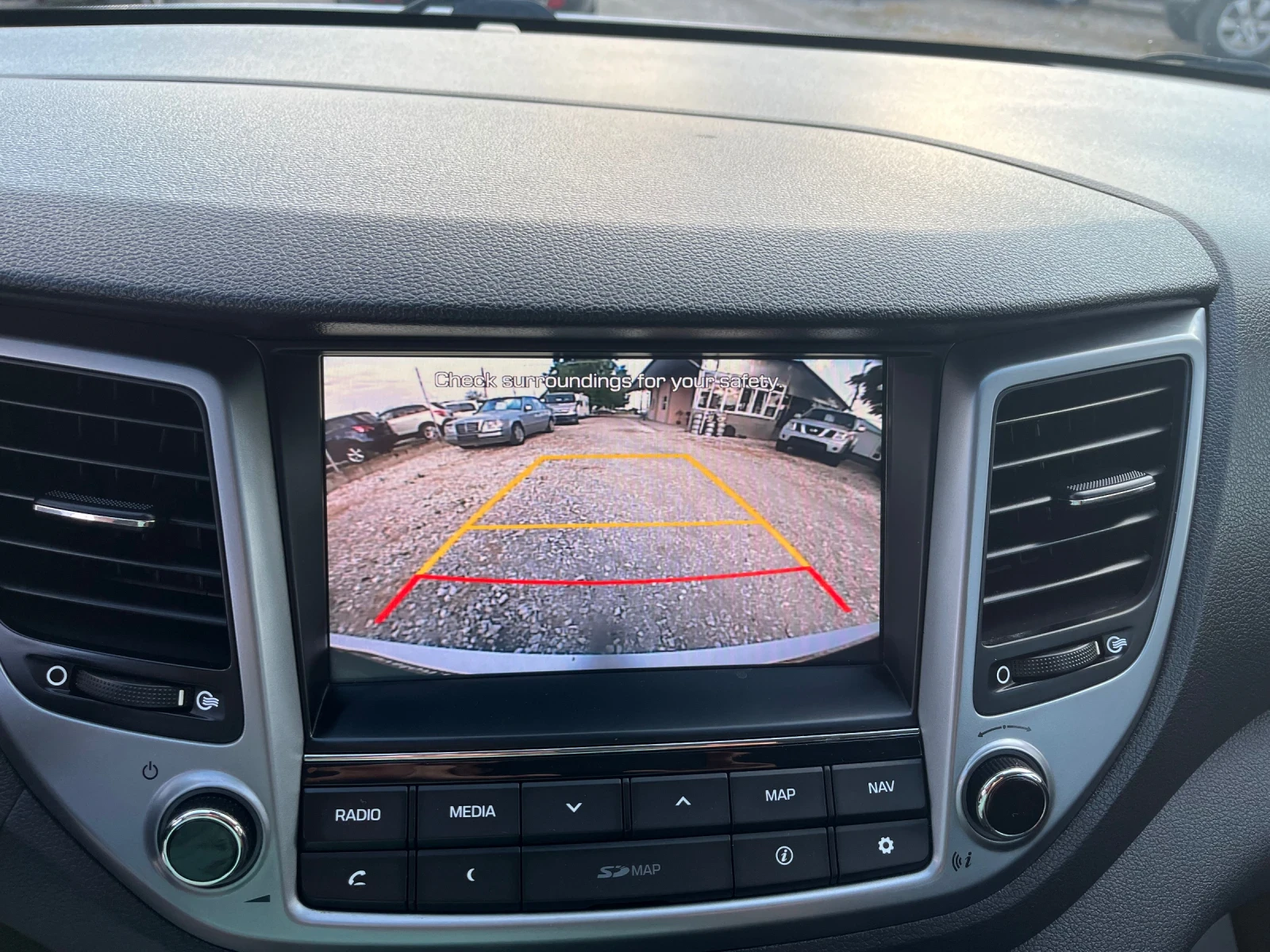 Hyundai Tucson 2.0D Автомат 4х4, снимка 10 - Автомобили и джипове - 56106120