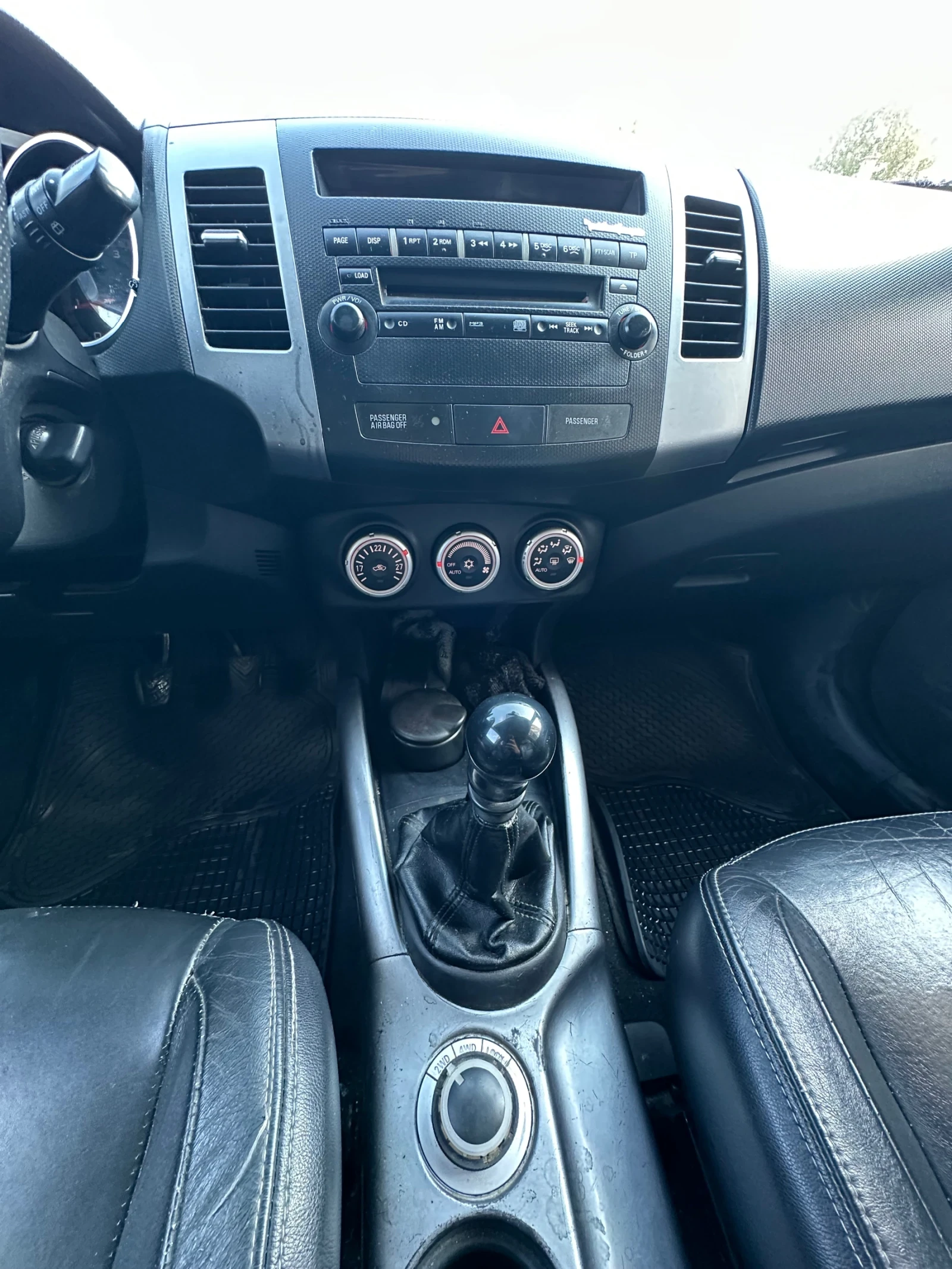 Mitsubishi Outlander 2.0 TDI 140 коня, снимка 7 - Автомобили и джипове - 56238903
