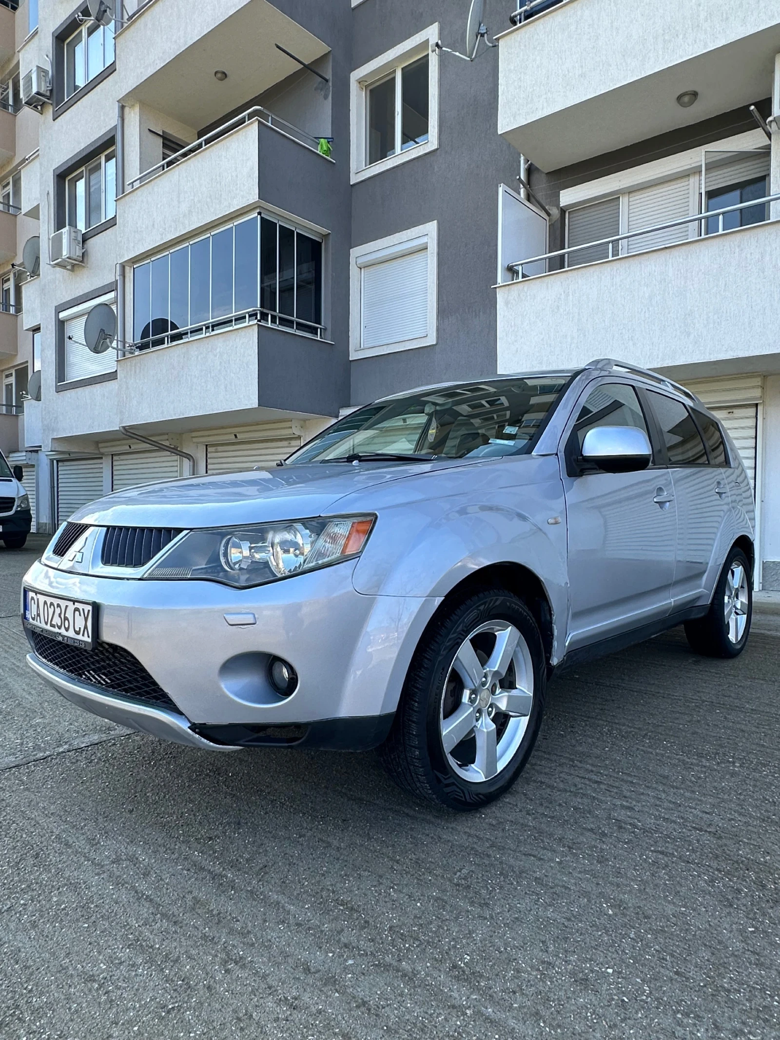 Mitsubishi Outlander 2.0 TDI 140 коня, снимка 2 - Автомобили и джипове - 56238903