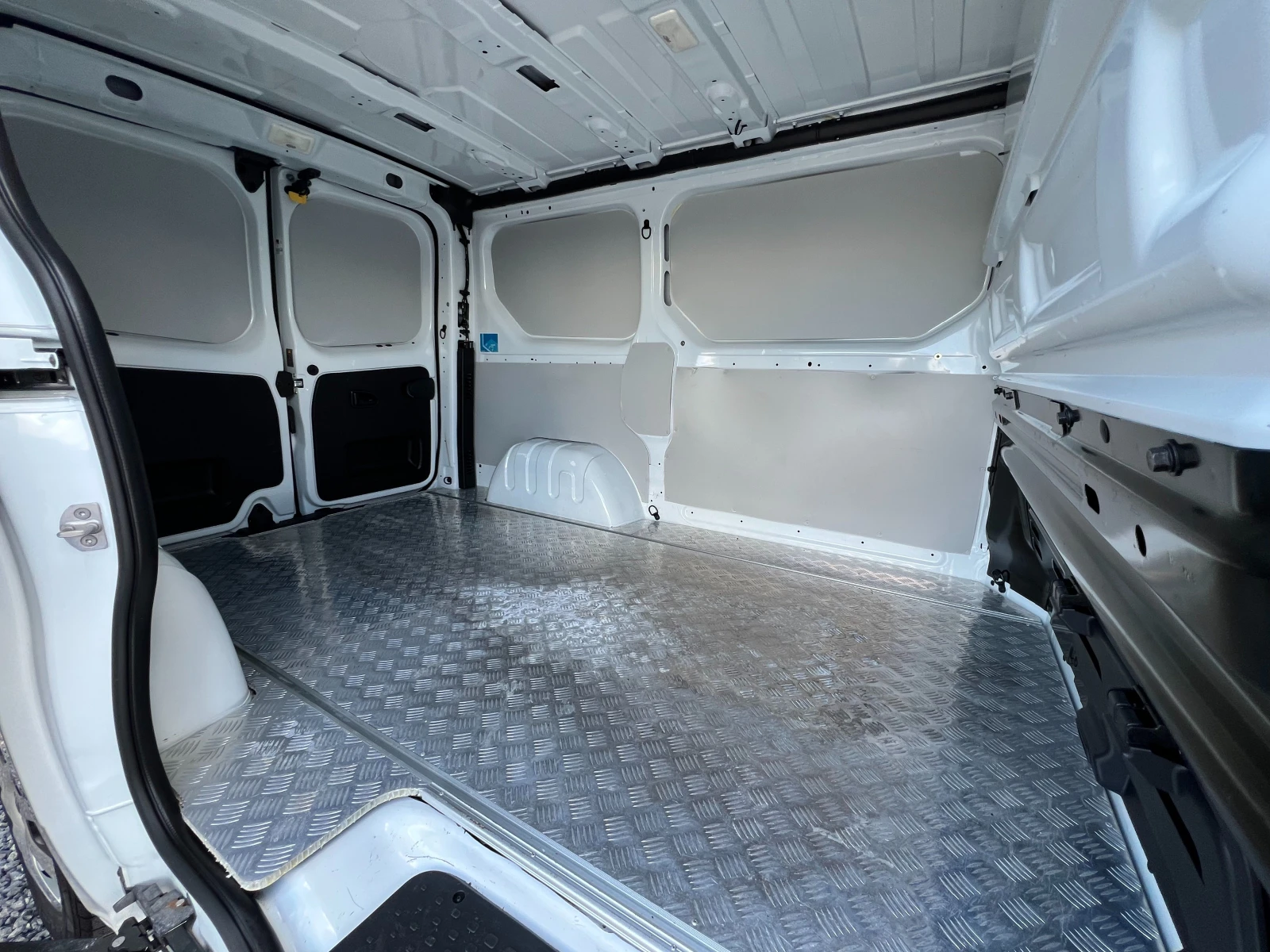 Opel Vivaro 2.0DCi 145k.c./Серв. история/160334км./3-МЕСТЕН/, снимка 12 - Бусове и автобуси - 54717521