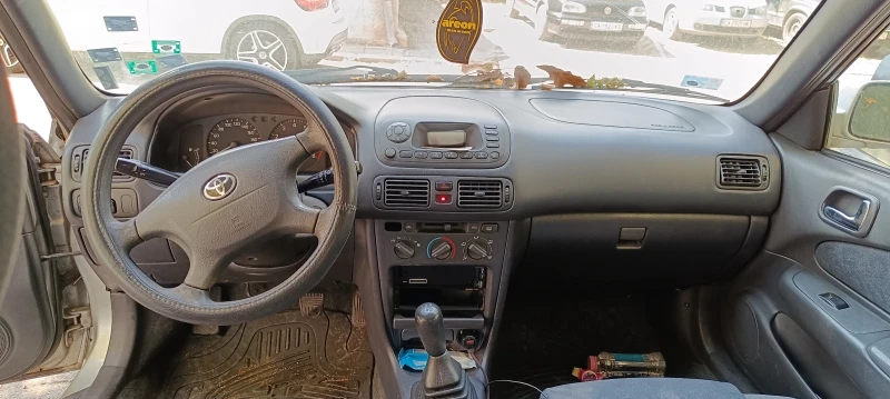 Toyota Corolla 1.6, снимка 2 - Автомобили и джипове - 47158755