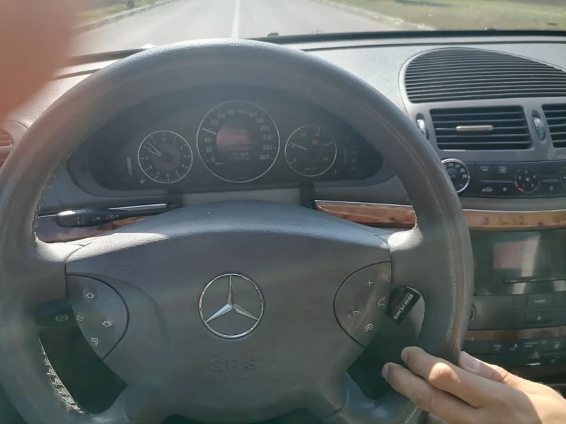 Mercedes-Benz E 270, снимка 8 - Автомобили и джипове - 48198797