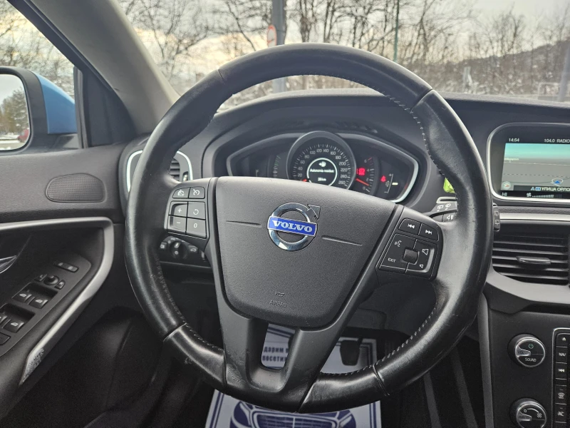 Volvo V40 1.6 ПЕРФЕКТЕН , снимка 16 - Автомобили и джипове - 49212644