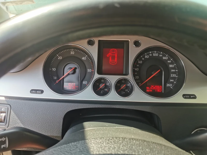VW Passat Нави-Автомат-2.0BMP-8-клапана, снимка 12 - Автомобили и джипове - 52569023