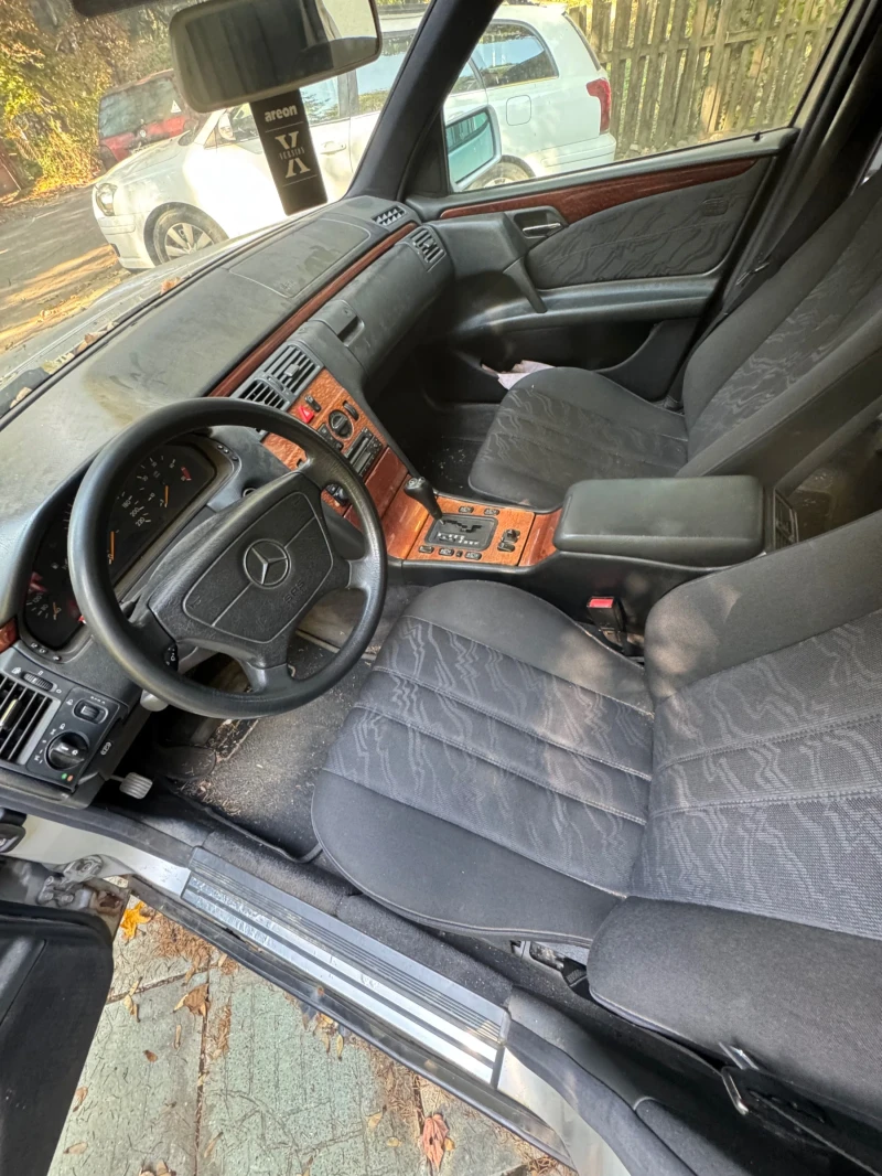 Mercedes-Benz E 290, снимка 10 - Автомобили и джипове - 52312395