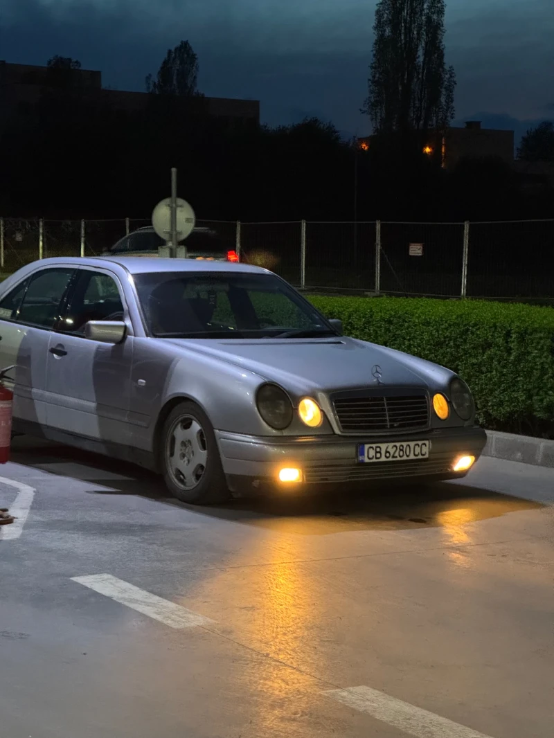 Mercedes-Benz E 290, снимка 7 - Автомобили и джипове - 52312395