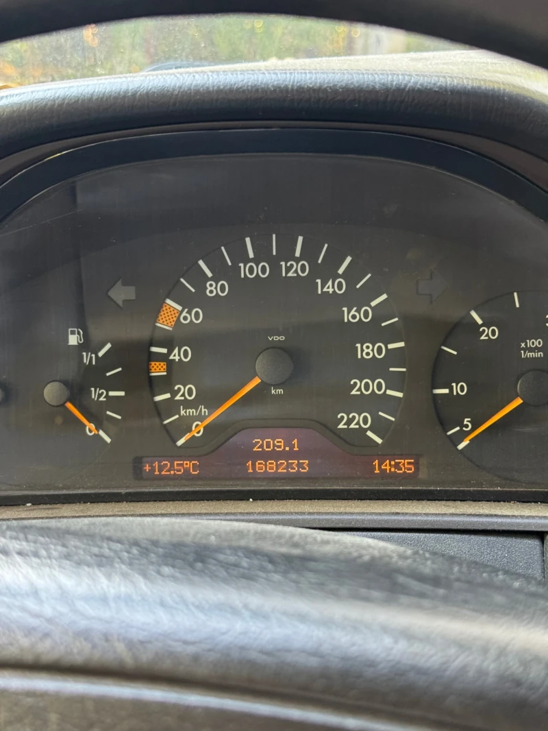 Mercedes-Benz E 290, снимка 11 - Автомобили и джипове - 52312395