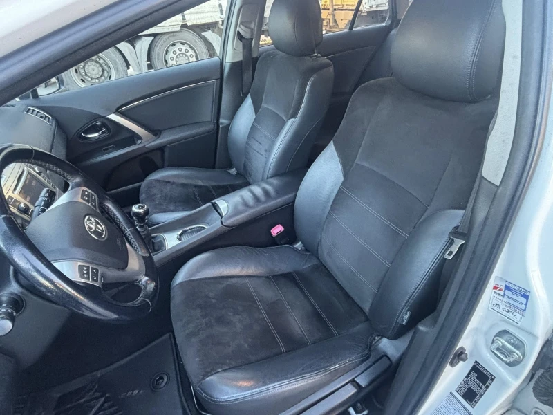 Toyota Avensis 1.8i EURO5 АЛКАНТАРА, снимка 13 - Автомобили и джипове - 52929236