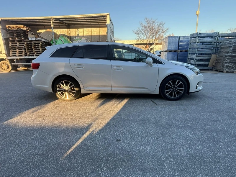 Toyota Avensis 1.8i EURO5 АЛКАНТАРА, снимка 5 - Автомобили и джипове - 52929236