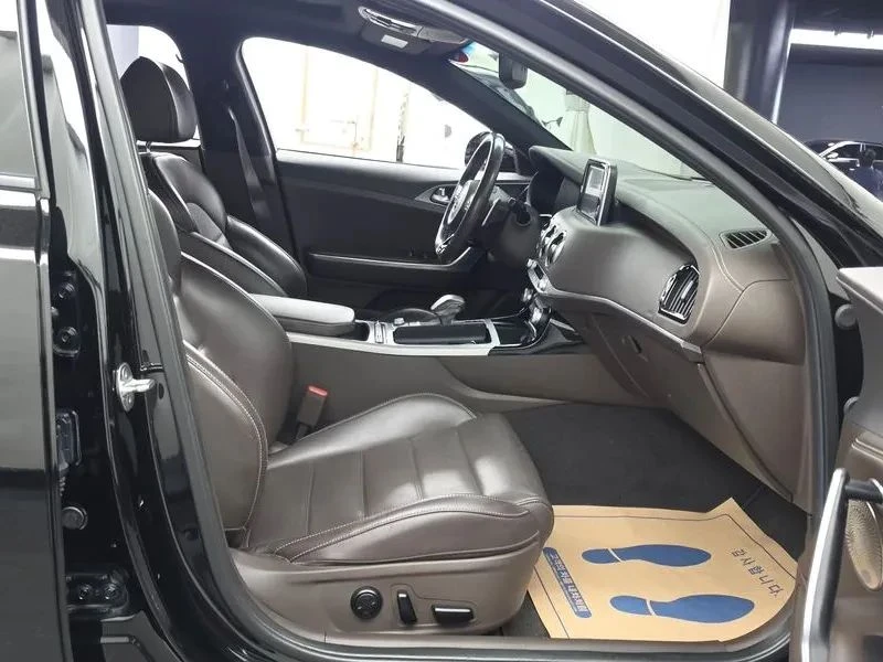 Kia Stinger, снимка 11 - Автомобили и джипове - 56690350