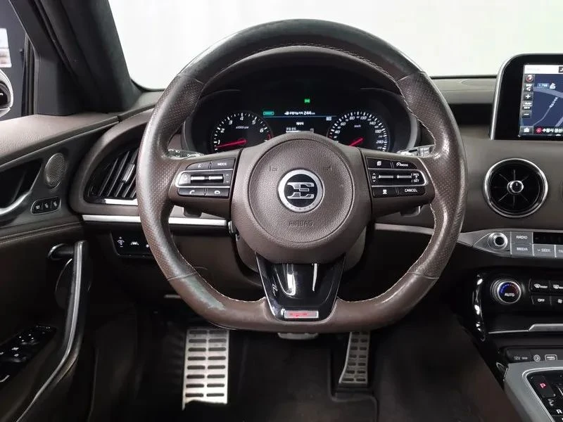 Kia Stinger, снимка 13 - Автомобили и джипове - 56690350