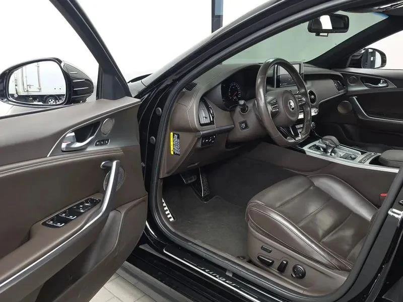 Kia Stinger, снимка 10 - Автомобили и джипове - 56690350