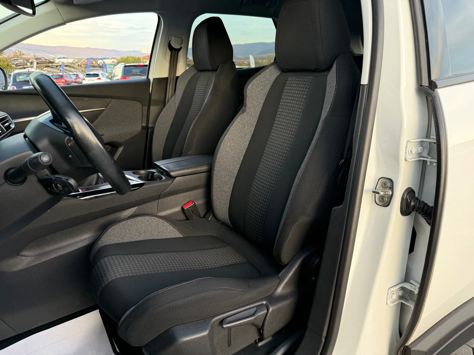 Peugeot 3008 1.6 HDI Отлично състояние! Пълна сервизна история! - изображение 10