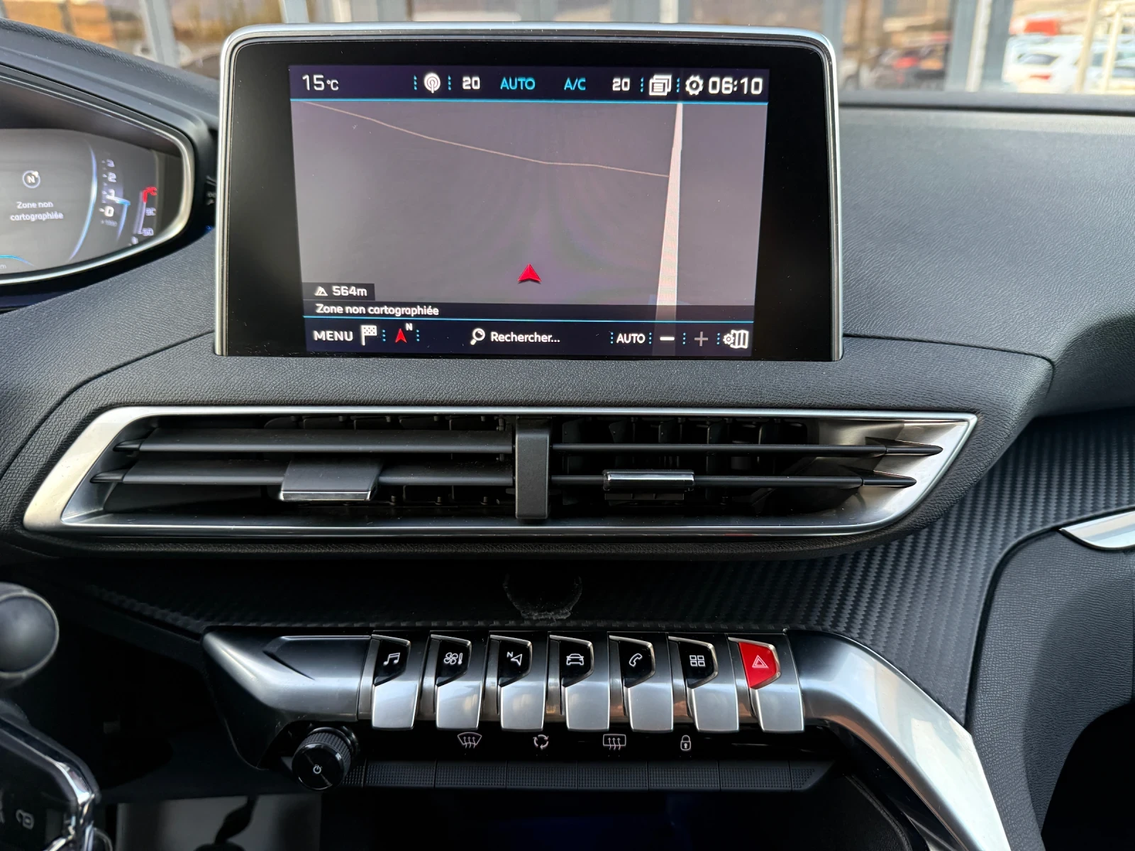 Peugeot 3008 1.6 HDI Отлично състояние! Пълна сервизна история! - изображение 9