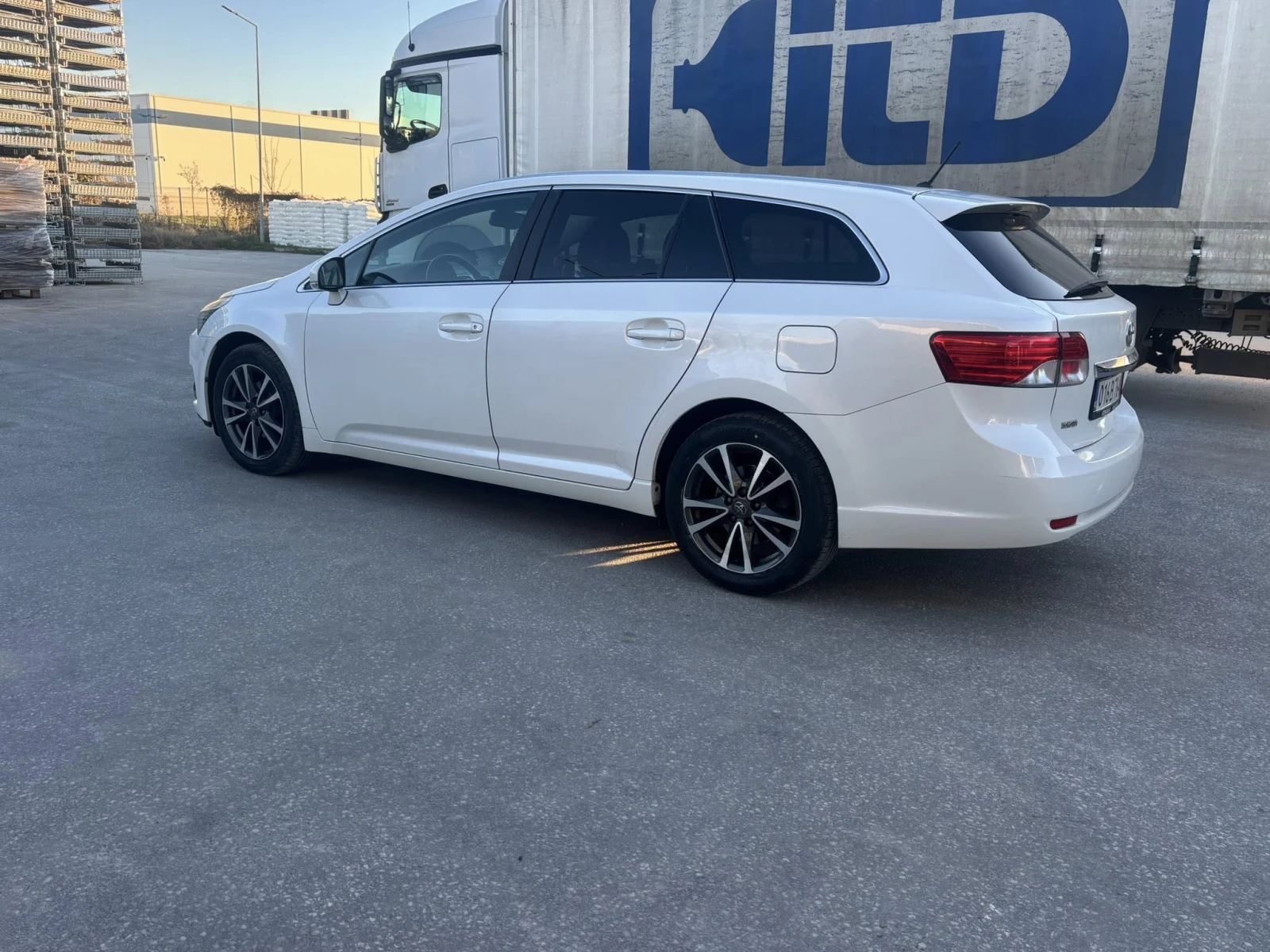 Toyota Avensis 1.8i EURO5 АЛКАНТАРА - изображение 9