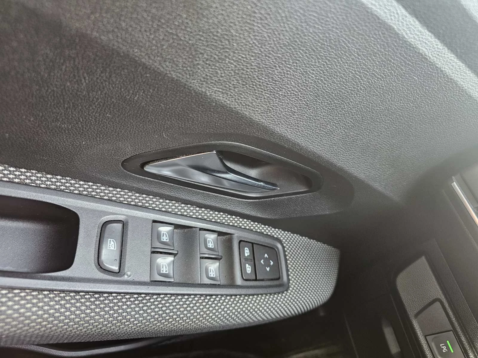 Dacia Logan 1.0 TCe 90 Stop&Start LPG - изображение 10