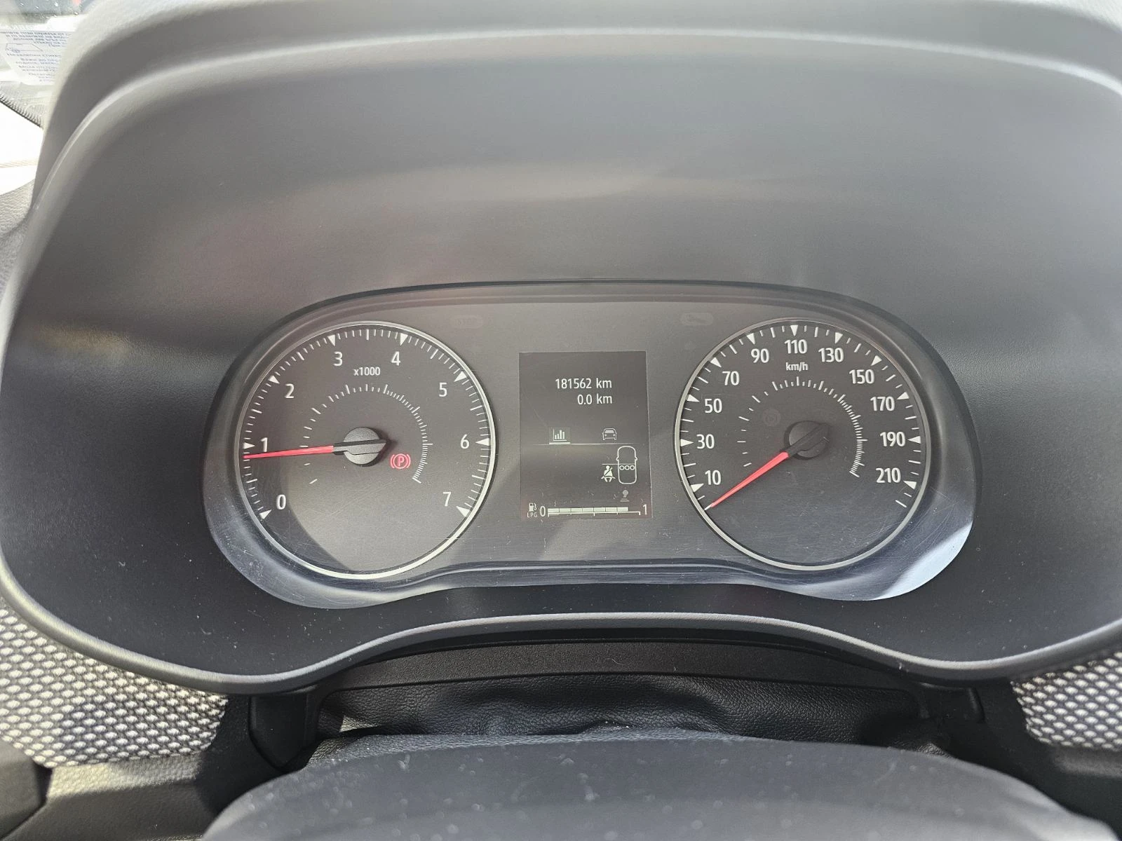 Dacia Logan 1.0 TCe 90 Stop&Start LPG - изображение 8