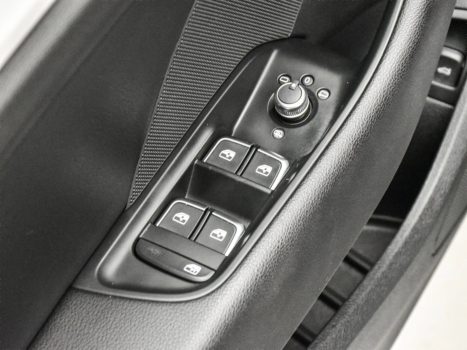 Audi S3 PREMIUM PLUS С РЕГИСТРАЦИЯ & АВТО КРЕДИТ - изображение 10