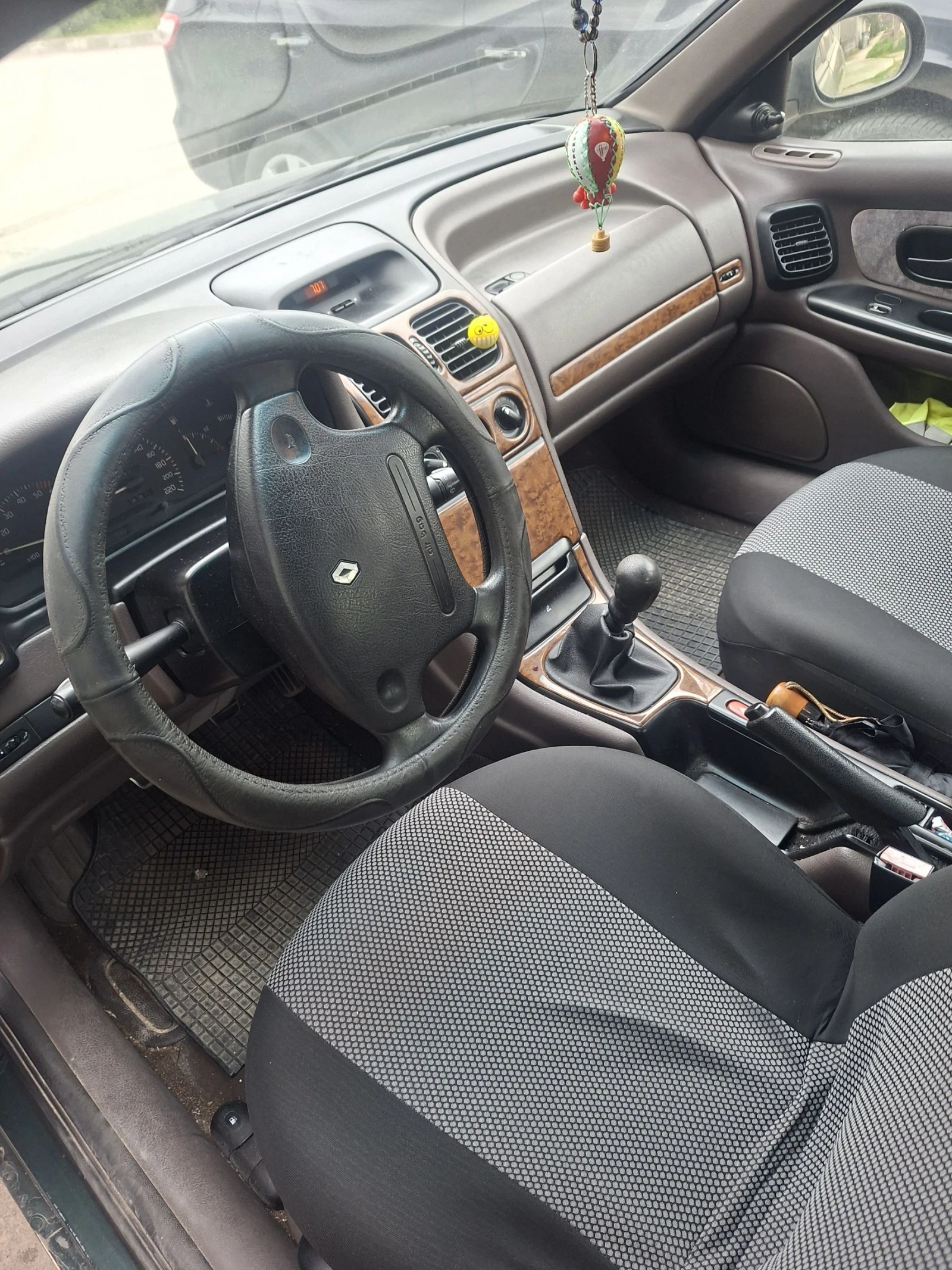 Renault Laguna, снимка 5 - Автомобили и джипове - 54070811