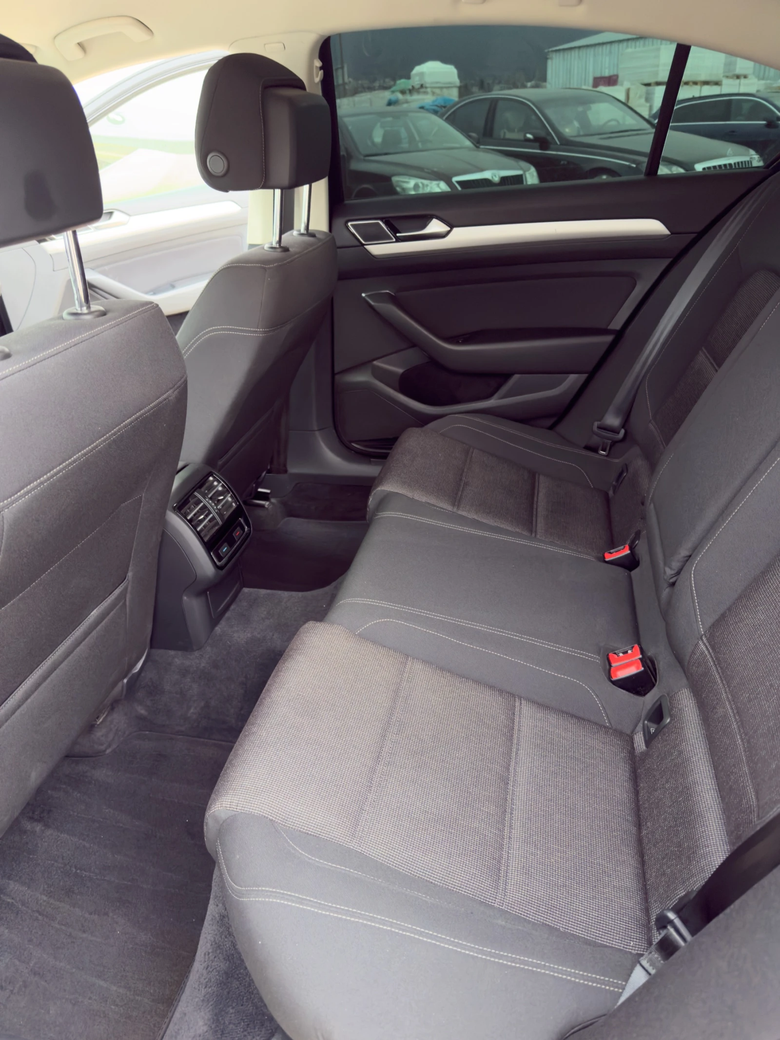 VW Passat, снимка 16 - Автомобили и джипове - 54403020