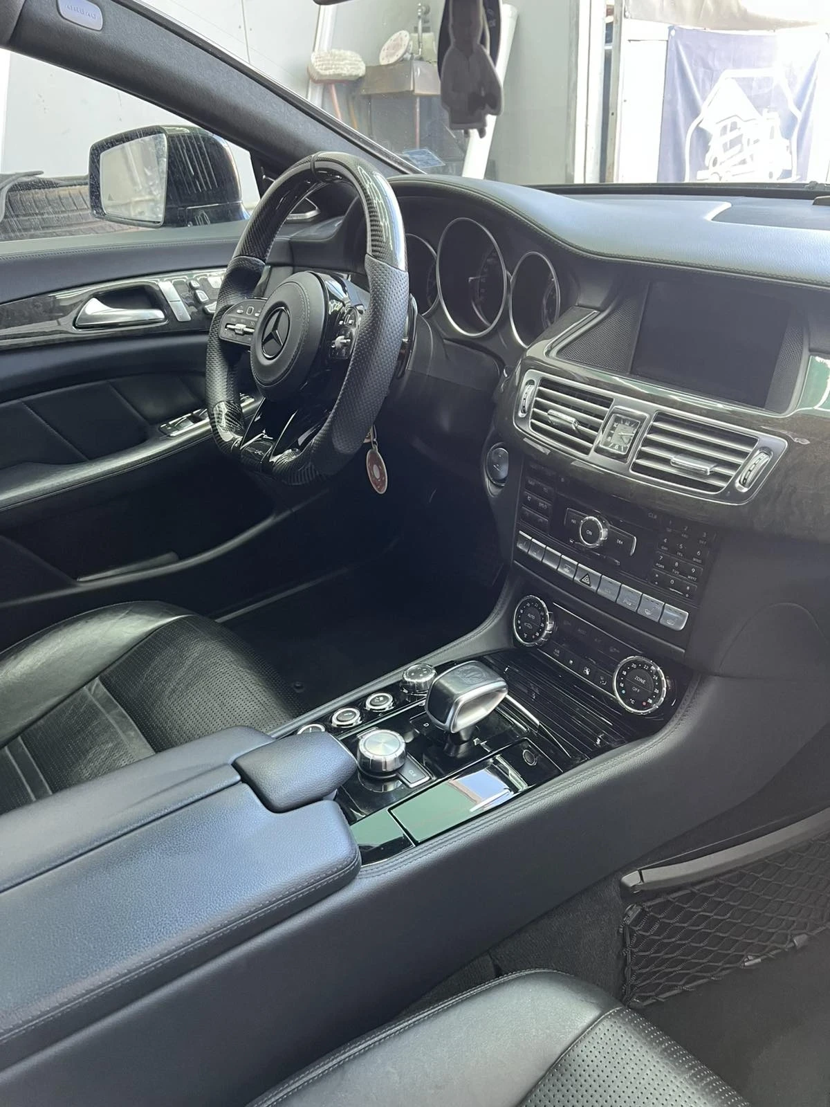 Mercedes-Benz CLS 63 AMG W218, снимка 8 - Автомобили и джипове - 54576851