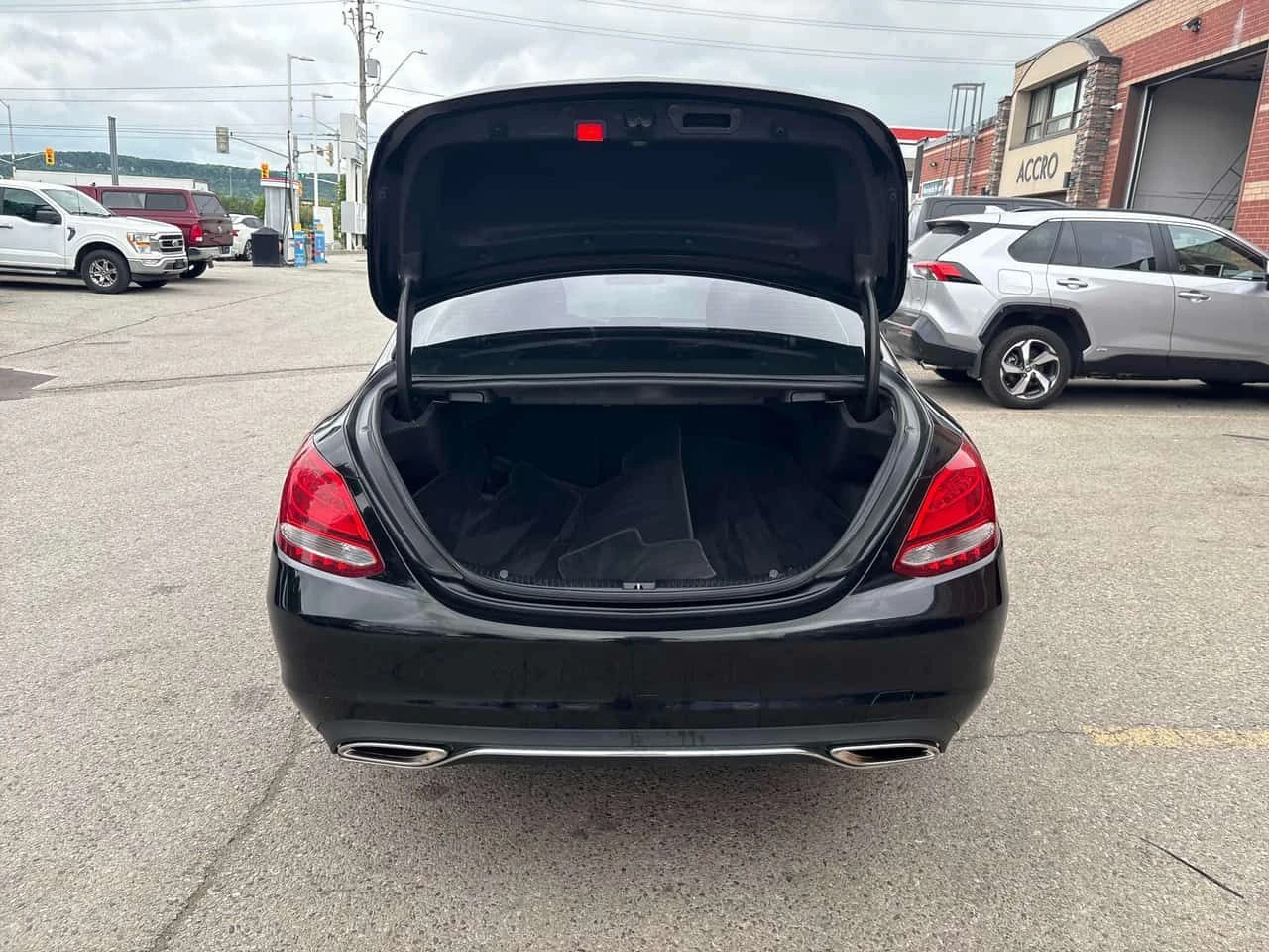 Mercedes-Benz C 300 * CARFAX * ЦЕНА ДО БГ, снимка 15 - Автомобили и джипове - 54933597