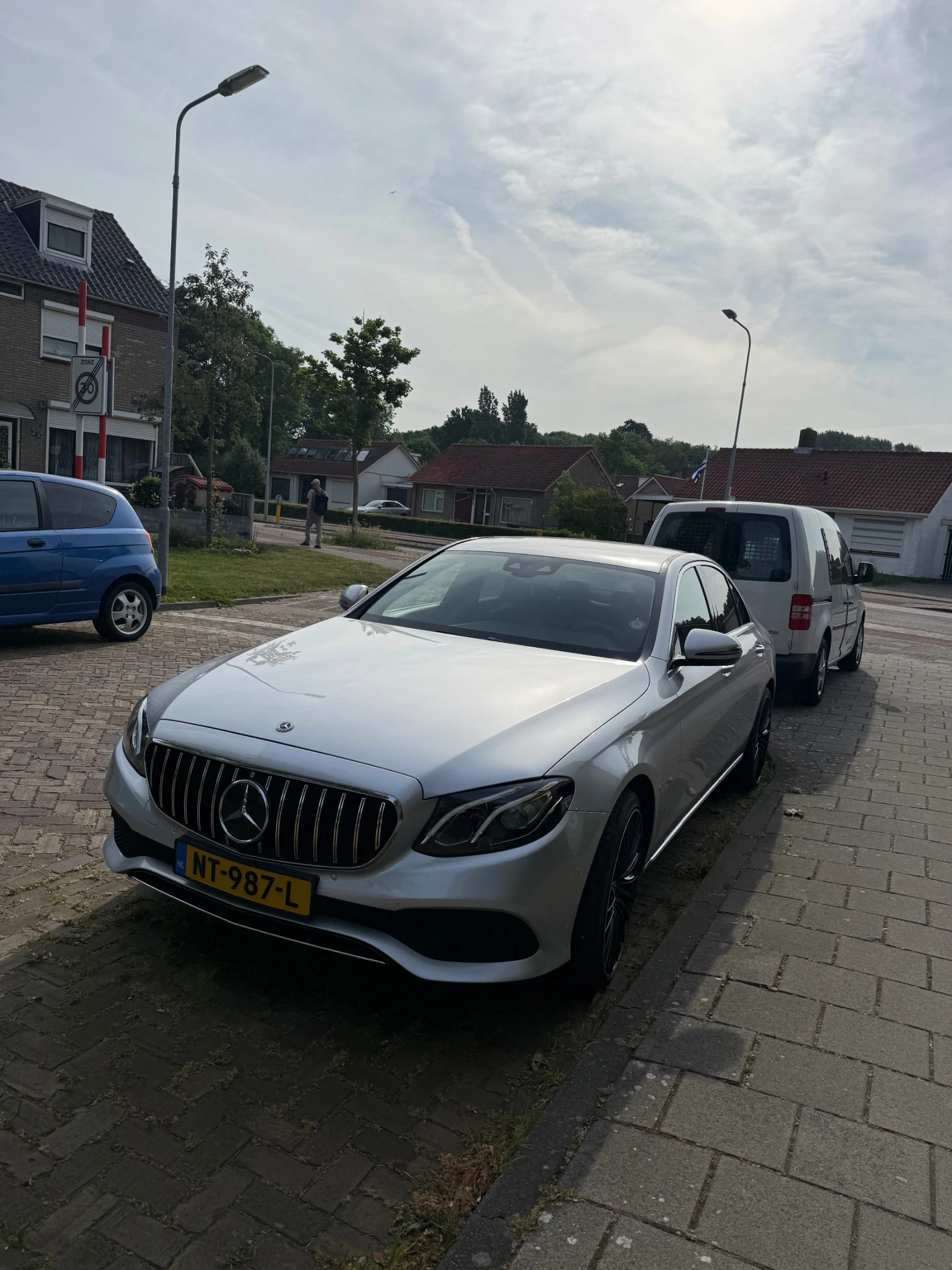 Mercedes-Benz E 200 Ambition  ПЕРФЕКТЕН !, снимка 3 - Автомобили и джипове - 54967628