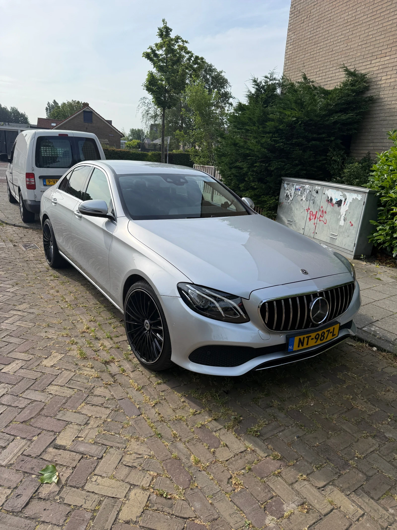 Mercedes-Benz E 200 Ambition  ПЕРФЕКТЕН !, снимка 2 - Автомобили и джипове - 54967628