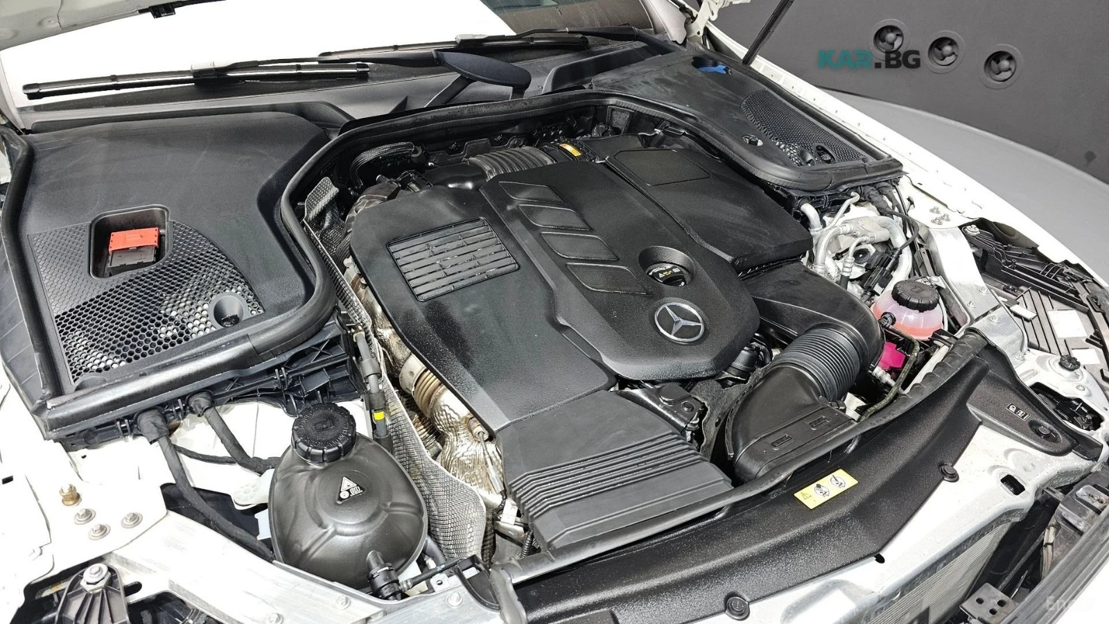 Mercedes-Benz E 300 4MATIC* AMG* ПОДГРЕВ* ОБДУХВАНЕ* ПАНО* BURMESTER* , снимка 6 - Автомобили и джипове - 55362615
