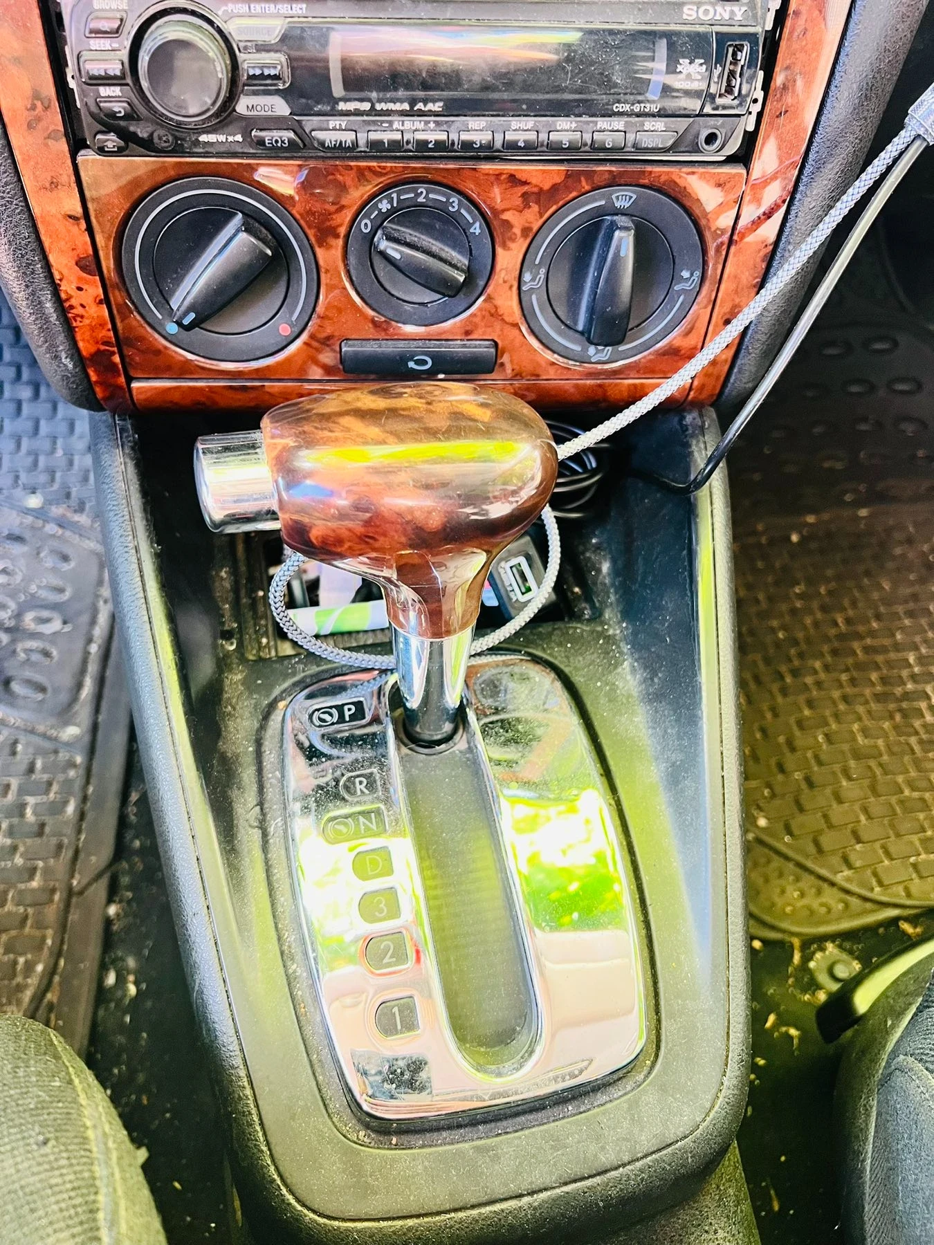 VW Bora 1, 6, снимка 4 - Автомобили и джипове - 55617078