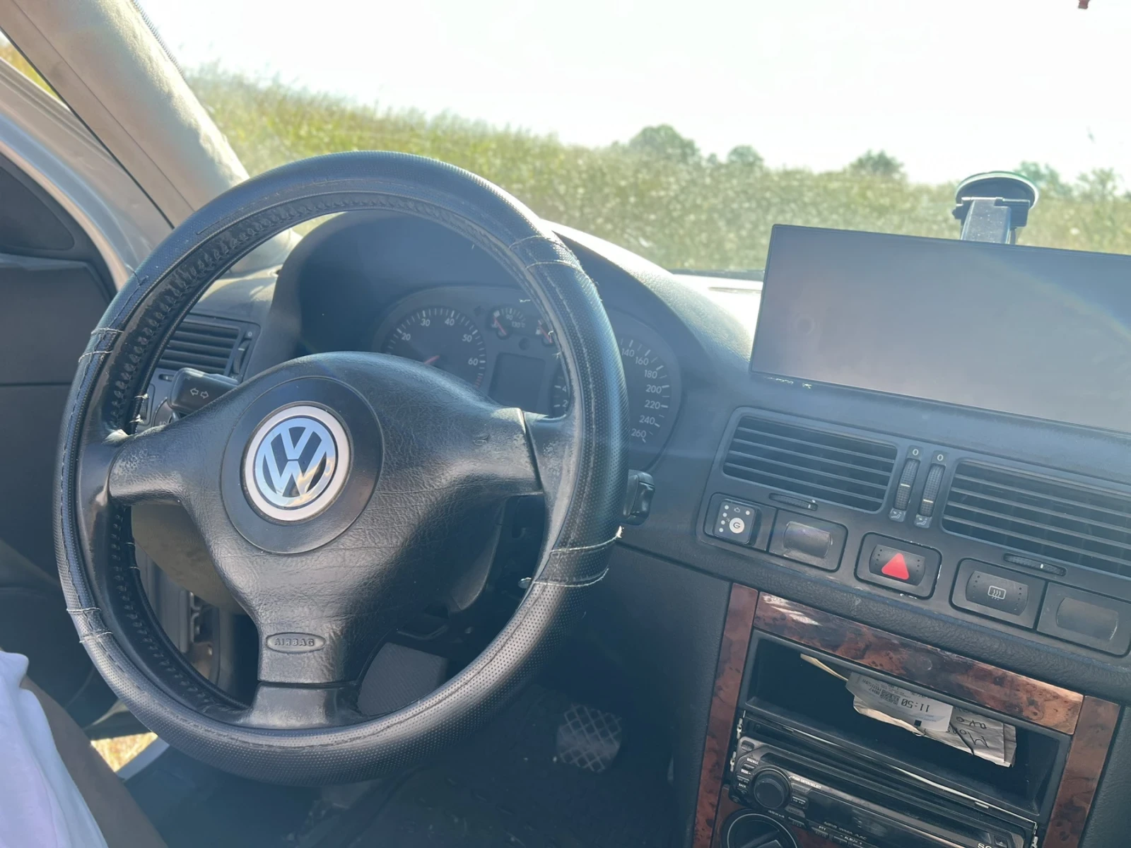 VW Bora 1, 6, снимка 12 - Автомобили и джипове - 55617078